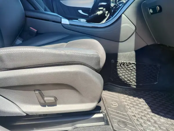 Mercedes-Benz GLC 250 2018 - 43900 EUR, 83000 km - AUTO.MOTO.pt - 83000km - foto 22 de 29