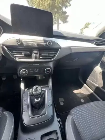 Ford Focus SW 2020 - 16500 EUR, 165027 km - AUTO.MOTO.pt - 165027km - foto 6 de 8