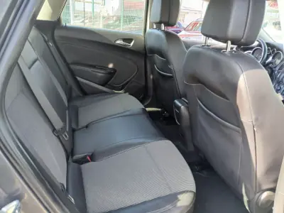 Opel Astra Sports Tourer 2013 - 7350 EUR, 143297 km - AUTO.MOTO.pt - 143297km - foto 19 de 26