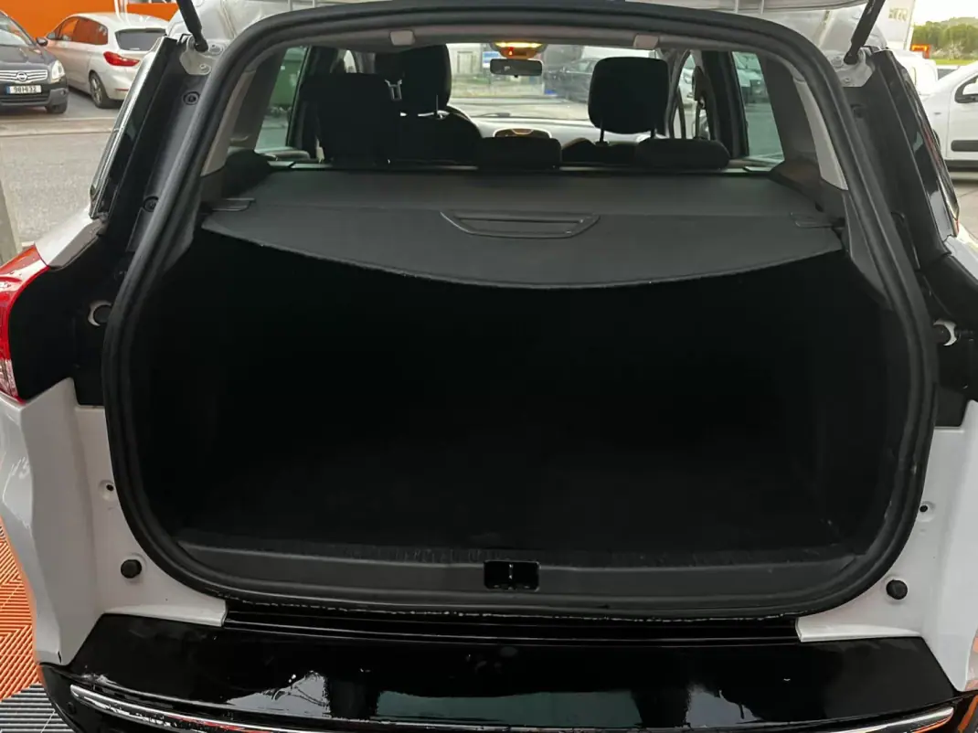 Renault Clio Sport Tourer 2016 - 10900 EUR, 138639 km - AUTO.MOTO.pt - 138639km - foto 21 de 21