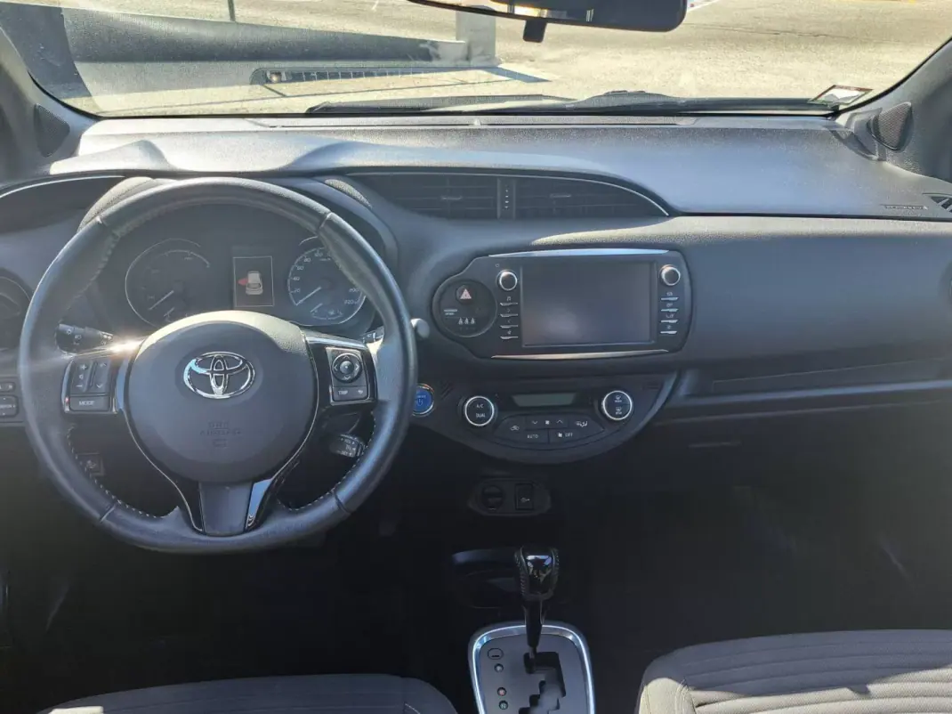 Toyota Yaris 2018 - 16750 EUR, 57032 km - AUTO.MOTO.pt - 57032km - foto 11 de 35