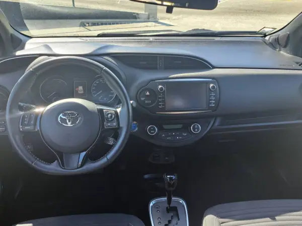 Toyota Yaris 2018 - 16750 EUR, 57032 km - AUTO.MOTO.pt - 57032km - foto 11 de 35