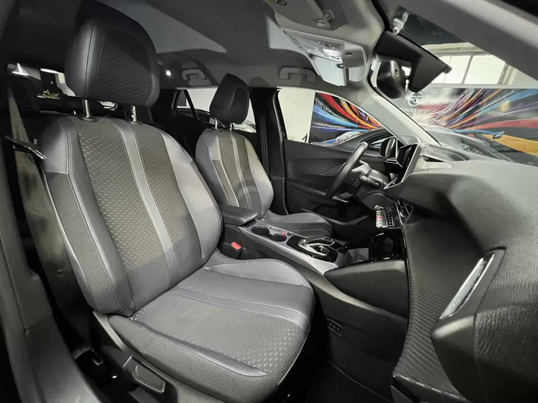 Peugeot e-2008 2020 - 18990 EUR, 50000 km - AUTO.MOTO.pt - 50000km - foto 8 de 51