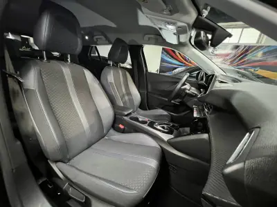 Peugeot e-2008 2020 - 18990 EUR, 50000 km - AUTO.MOTO.pt - 50000km - foto 8 de 51