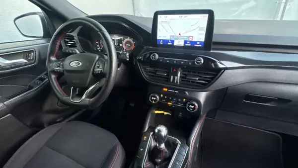 Ford Kuga 2022 - 15400 EUR, 108000 km - AUTO.MOTO.pt - 108000km - foto 12 de 12