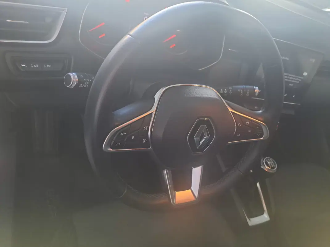 Renault Clio 2020 - 12990 EUR, 79050 km - 79050km - foto 8 de 20