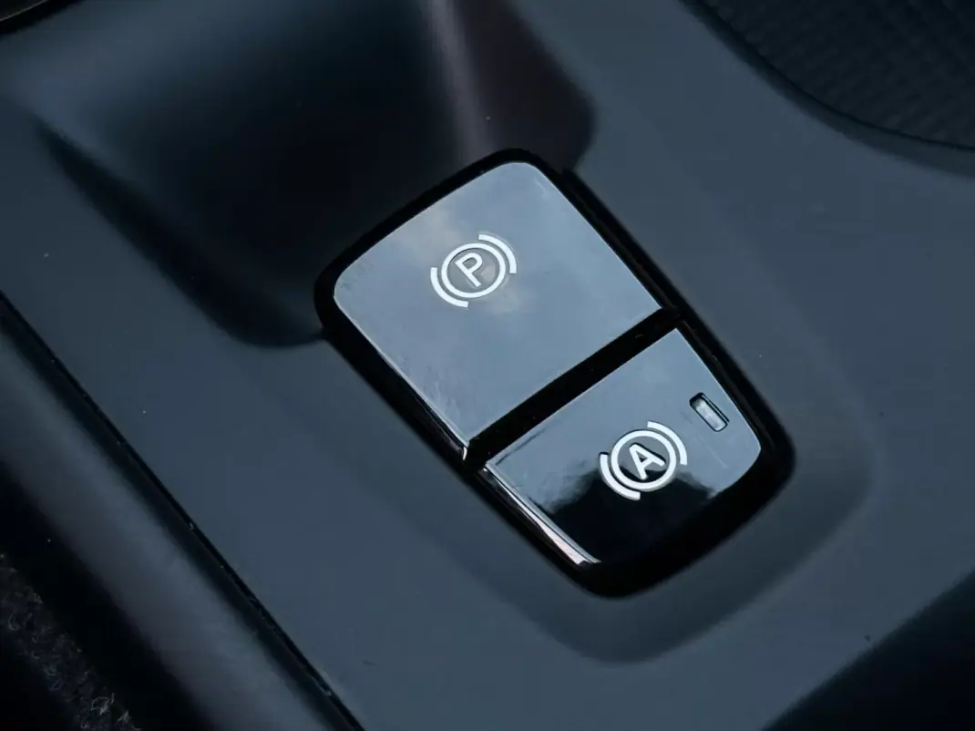 Volvo XC 40 2021 - 26950 EUR, 90000 km - AUTO.MOTO.pt - 90000km - foto 11 de 20