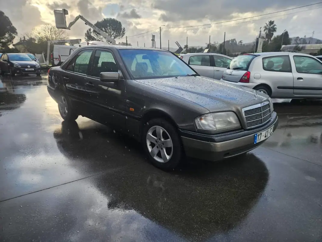 Mercedes-Benz C 180 1993 - 3990 EUR, 183000 km - AUTO.MOTO.pt - 183000km - foto 5 de 19
