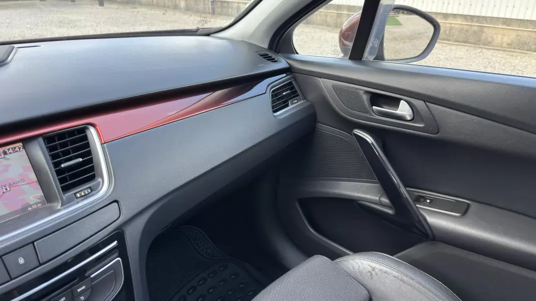Peugeot 508 RXH 2013 - 9900 EUR, 320000 km - AUTO.MOTO.pt - 320000km - foto 36 de 54
