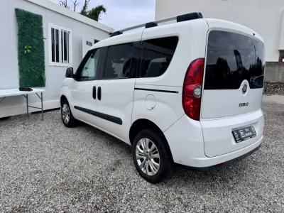 Fiat Doblo 2011 - 9900 EUR, 214000 km - AUTO.MOTO.pt - 214000km - foto 4 de 19