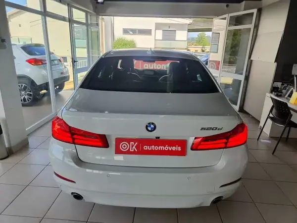 BMW 520 2017 - 23500 EUR, 165600 km - AUTO.MOTO.pt - 165600km - foto 9 de 38