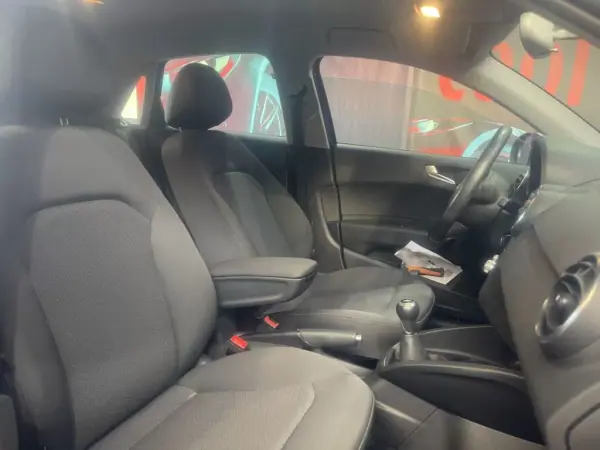 Audi A1 Sportback 2018 - 15750 EUR, 80000 km - AUTO.MOTO.pt - 80000km - foto 34 de 48