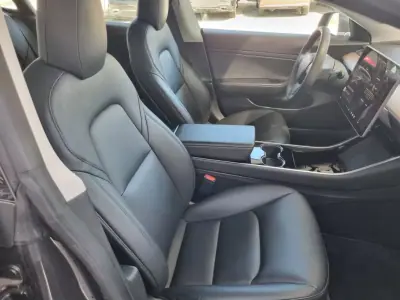 Tesla Model 3 2020 - 24900 EUR, 64000 km - 64000km - foto 12 de 16
