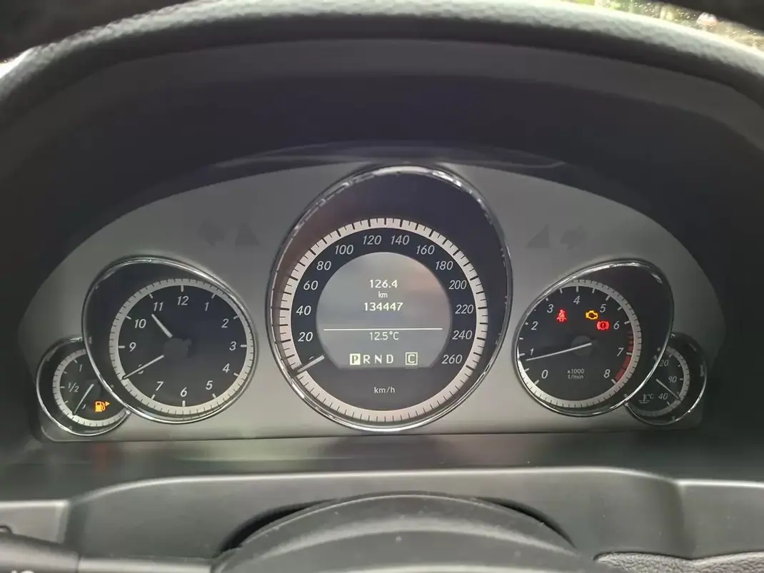 Mercedes-Benz E 250 2009 - 16500 EUR, 134447 km - AUTO.MOTO.pt - 134447km - foto 28 de 29