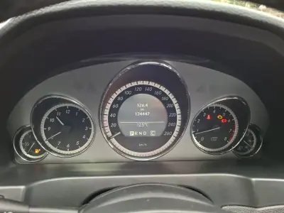 Mercedes-Benz E 250 2009 - 16500 EUR, 134447 km - AUTO.MOTO.pt - 134447km - foto 28 de 29