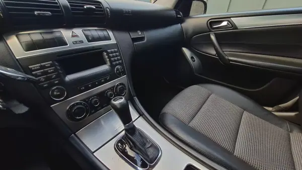 Mercedes-Benz C 220 2006 - 10950 EUR, 288000 km - AUTO.MOTO.pt - 288000km - foto 4 de 15
