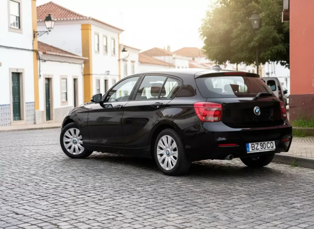 BMW 118 2012 - 12450 EUR, 167000 km - AUTO.MOTO.pt - 167000km - foto 7 de 9