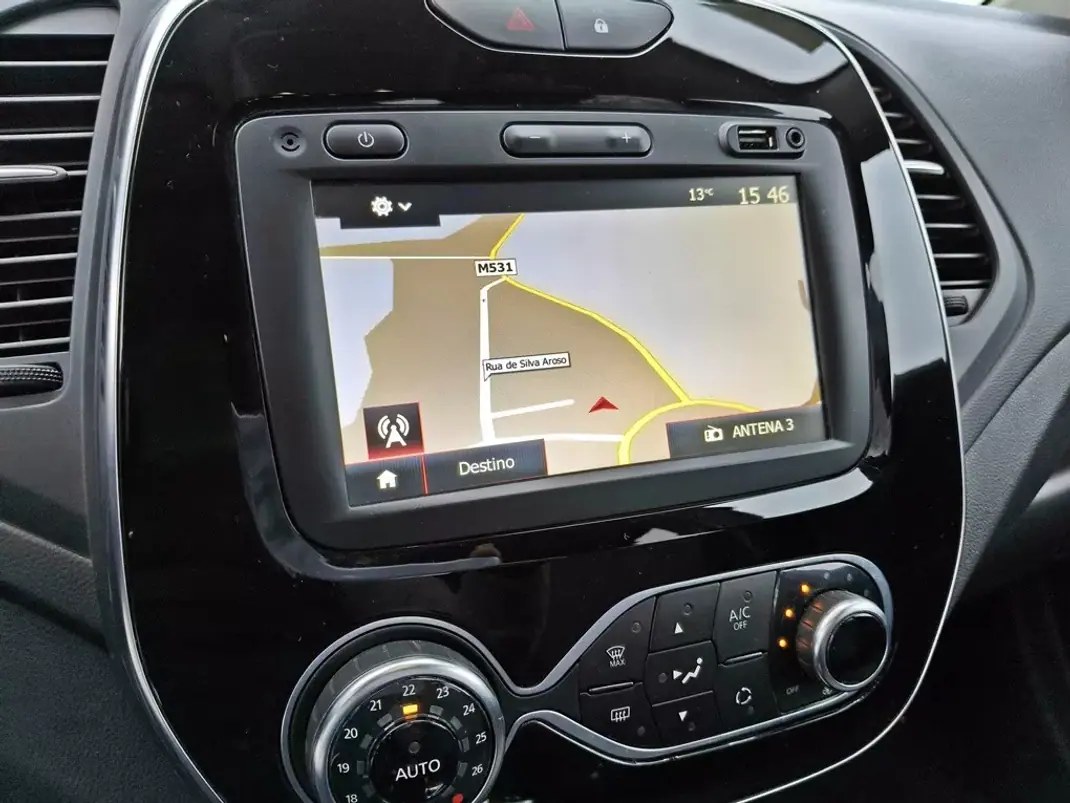 Renault Captur 2019 - 16900 EUR, 55740 km - AUTO.MOTO.pt - 55740km - foto 15 de 26