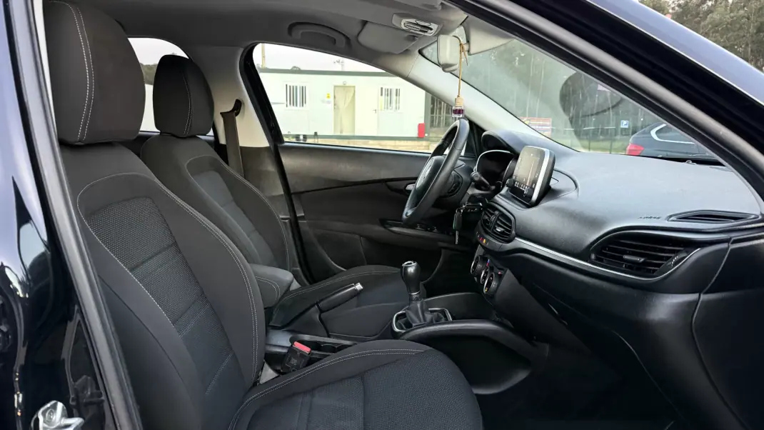 Fiat Tipo Station Wagon 2019 - 12900 EUR, 137000 km - AUTO.MOTO.pt - 137000km - foto 25 de 43