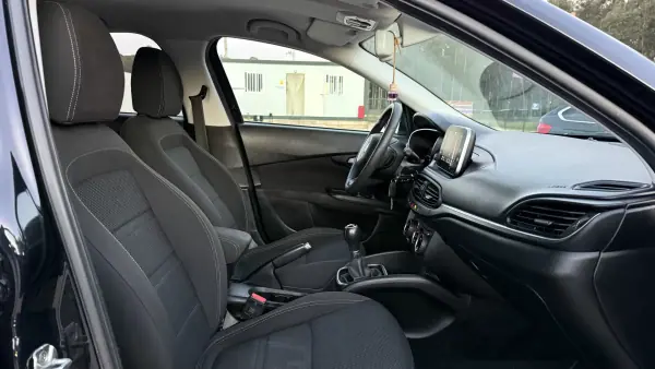 Fiat Tipo Station Wagon 2019 - 12750 EUR, 137000 km - AUTO.MOTO.pt - 137000km - foto 25 de 43