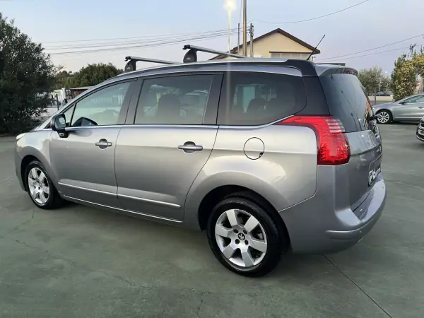 Peugeot 5008 2014 - 9990 EUR, 180460 km - AUTO.MOTO.pt - 180460km - foto 5 de 14