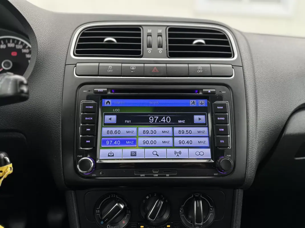 Volkswagen Polo 2010 - 7490 EUR, 151000 km - AUTO.MOTO.pt - 151000km - foto 26 de 30