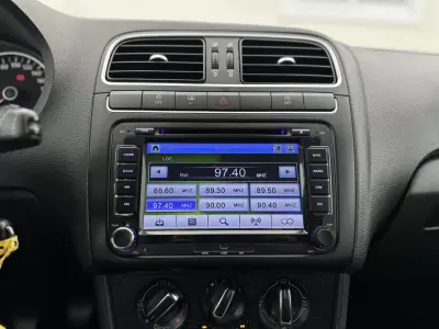 Volkswagen Polo 2010 - 7490 EUR, 151000 km - AUTO.MOTO.pt - 151000km - foto 26 de 30