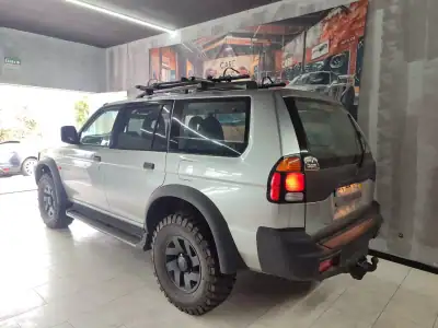 Mitsubishi Pajero Sport 2002 - 9000 EUR, 235000 km - AUTO.MOTO.pt - 235000km - foto 4 de 9