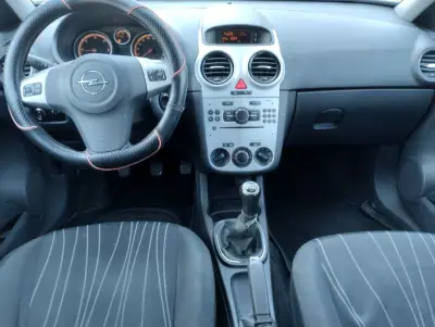 Opel Corsa 2010 - 5000 EUR, 240000 km - AUTO.MOTO.pt - 240000km - foto 21 de 24