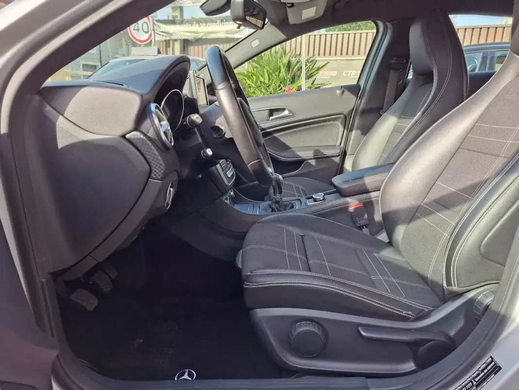 Mercedes-Benz A 180 2017 - 16900 EUR, 125000 km - AUTO.MOTO.pt - 125000km - foto 18 de 31