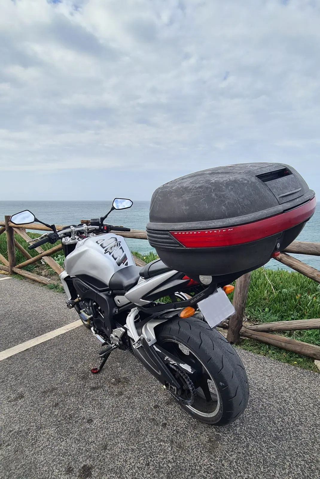 Yamaha FZ1-N 2009 - 4500 EUR, 77000 km - 77000km - foto 9 de 11