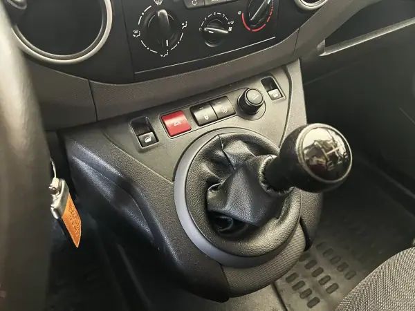 Citroën Berlingo 1.6 BlueHDi L1 Club 3L 2018 - 9900 EUR, 143113 km - AUTO.MOTO.pt - 143113km - foto 12 de 20