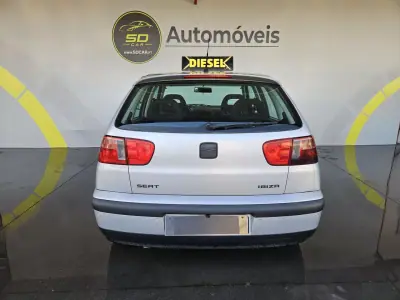 SEAT Ibiza 2001 - 2650 EUR, 277000 km - AUTO.MOTO.pt - 277000km - foto 4 de 10