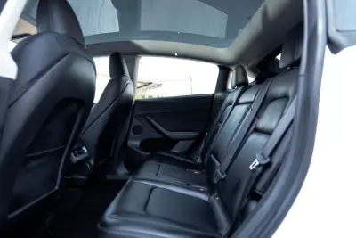 Tesla Model Y 2022 - 36900 EUR, 70000 km - AUTO.MOTO.pt - 70000km - foto 11 de 25