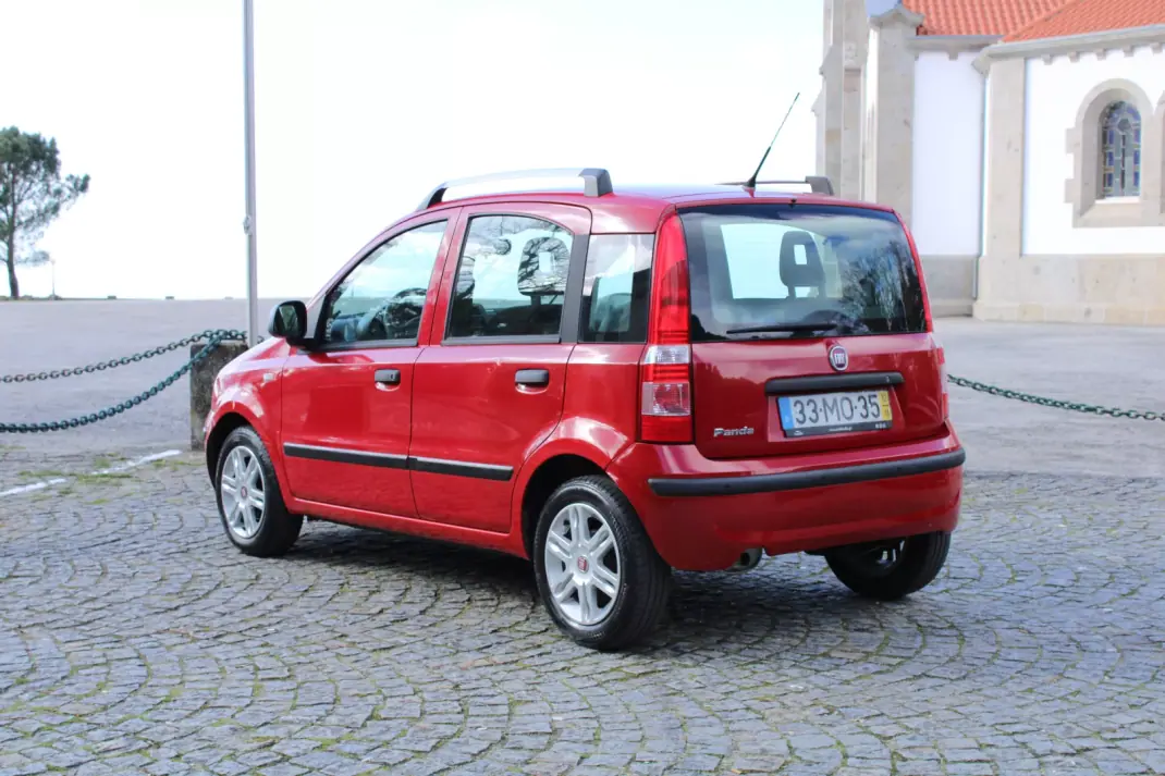 Fiat Panda 2010 - 4500 EUR, 114357 km - AUTO.MOTO.pt - 114357km - foto 6 de 23