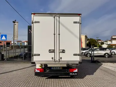 Man 2019 - 22990 EUR, 335000 km - AUTO.MOTO.pt - 335000km - foto 5 de 18