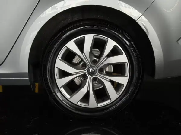 Renault Mégane 2021 - 13990 EUR, 174865 km - AUTO.MOTO.pt - 174865km - foto 7 de 27