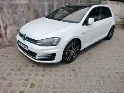 Volkswagen Golf 2013 - 14000 EUR, 212600 km - AUTO.MOTO.pt - 212600km - foto 5 de 9