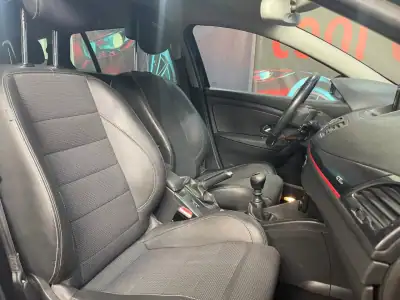 Renault Mégane Sport Tourer 2014 - 9999 EUR, 163000 km - AUTO.MOTO.pt - 163000km - foto 32 de 47