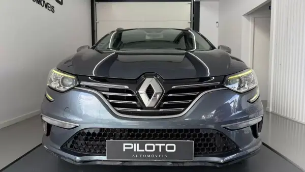 Renault Mégane 2016 - 11990 EUR, 185521 km - AUTO.MOTO.pt - 185521km - foto 4 de 27