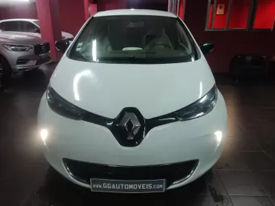 Renault Zoe 2019 - 10950 EUR, 82000 km - AUTO.MOTO.pt - 82000km - foto 16 de 18