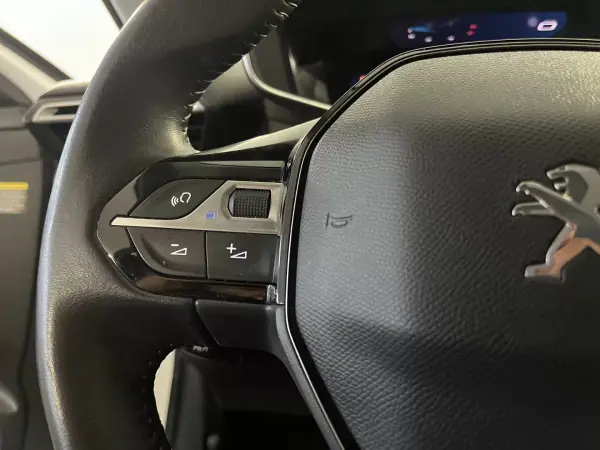 Peugeot 208 2021 - 13500 EUR, 146000 km - AUTO.MOTO.pt - 146000km - foto 28 de 33
