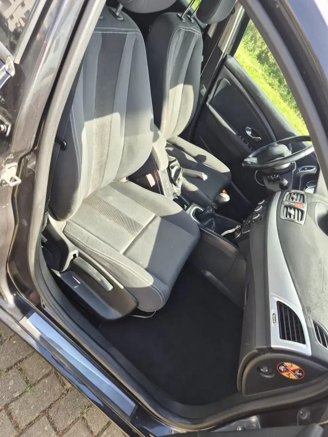 Renault Mégane 2010 - 5250 EUR, 255154 km - AUTO.MOTO.pt - 255154km - foto 19 de 23