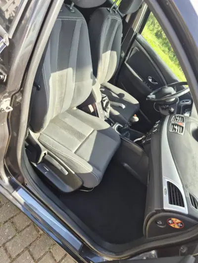 Renault Mégane 2010 - 5250 EUR, 255154 km - AUTO.MOTO.pt - 255154km - foto 19 de 23