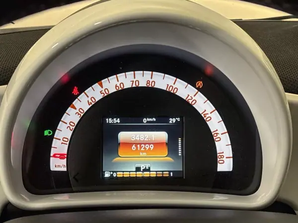 Smart ForFour 2018 - 12450 EUR, 61298 km - 61298km - foto 10 de 16
