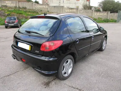 Peugeot 206 2004 - 3900 EUR, 168000 km - AUTO.MOTO.pt - 168000km - foto 6 de 10