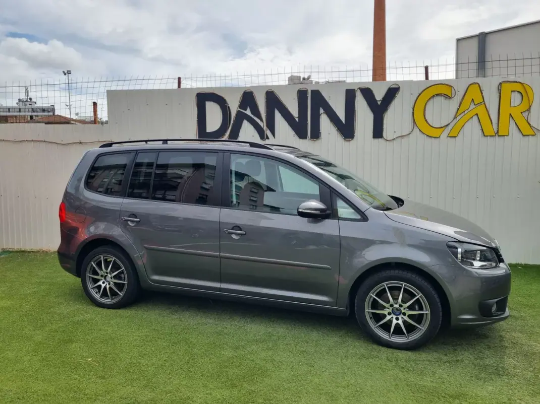 Volkswagen Touran 2014 - 14750 EUR, 122000 km - AUTO.MOTO.pt - 122000km - foto 1 de 17