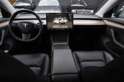 Tesla Model 3 2023 - 31999 EUR, 67000 km - AUTO.MOTO.pt - 67000km - foto 16 de 31