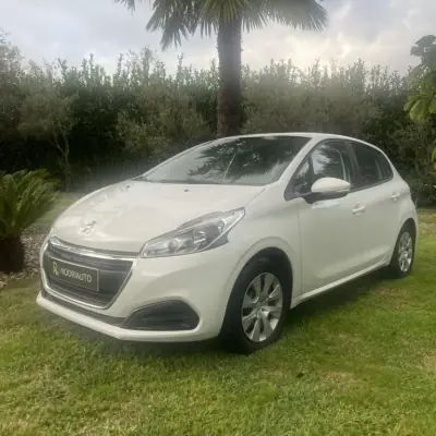 Peugeot 208 2016 - 9990 EUR, 103782 km - AUTO.MOTO.pt - 103782km - foto 4 de 19