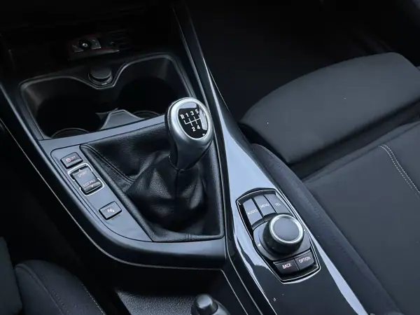BMW 116 2014 - 13800 EUR, 137000 km - AUTO.MOTO.pt - 137000km - foto 19 de 24